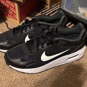Nike Black and White Men’s Airmax Solo Shoes